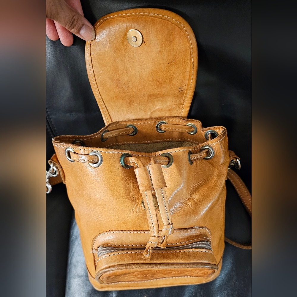 Imported From Paraguay Tooled Leather Drawstring Mini Bucket Crossbody Preloved - Picture 7 of 12